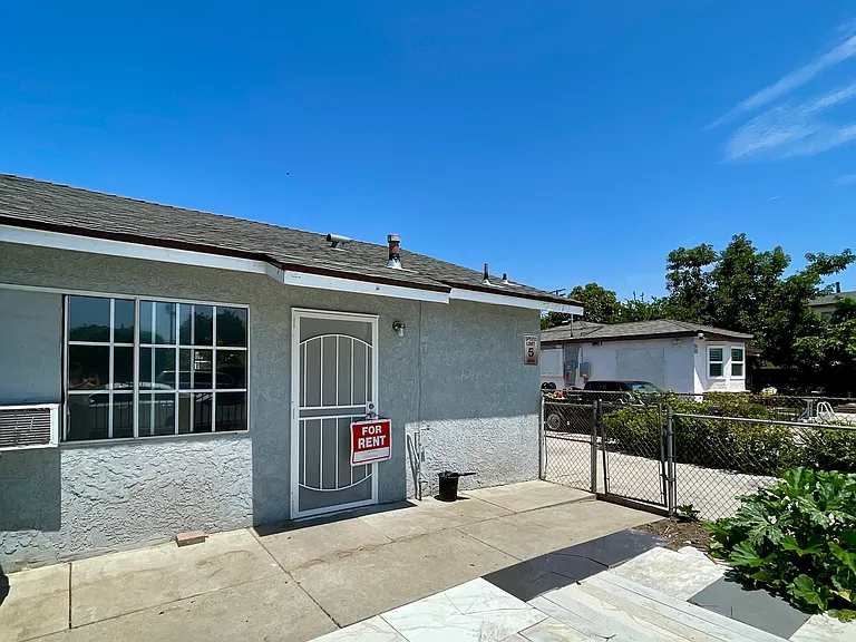 2539 1/2 Floradale Ave — Photo 2