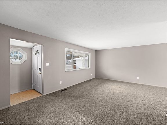 5th image of 25046 Deerfield Dr