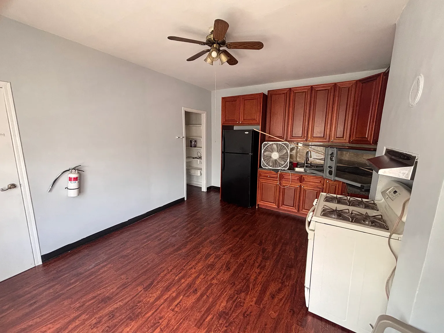 2 bed, 1000 sqft, $2,200 — Photo 2