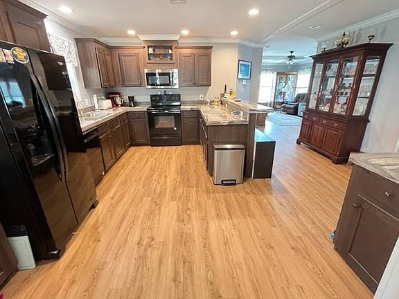 5th image of 824 Heron Ln