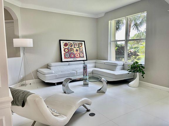 5th image of 3744 Isles Vista Blvd