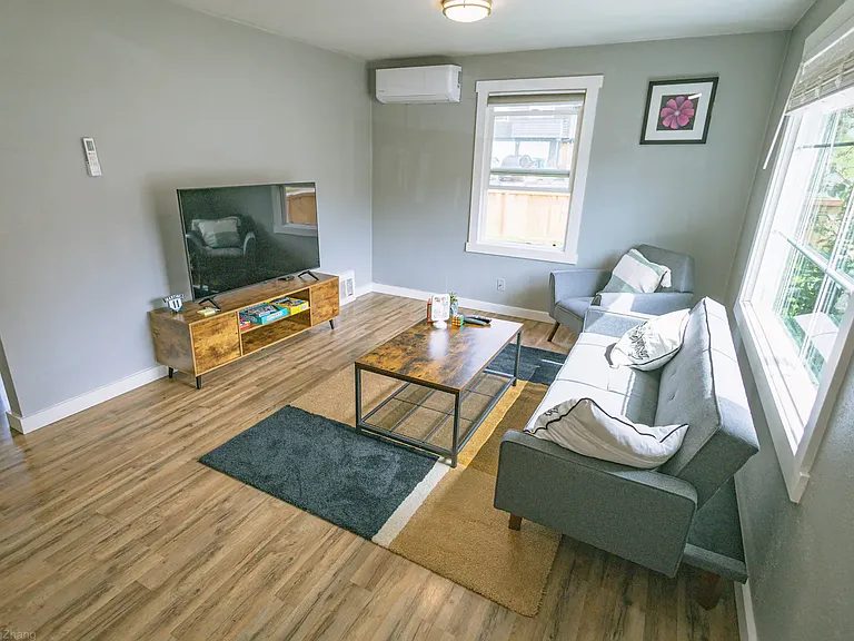 3018 E Denny Way — Photo 4
