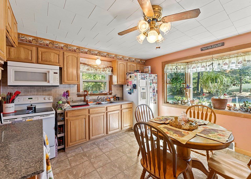 44 St, Granby, MA 01033 Zillow