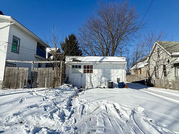 2nd image of 702 Boalt St