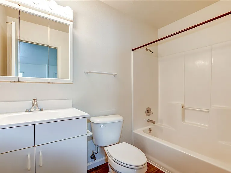 114 Bradshaw Dr — Photo 12