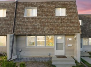 121 Village On The Grn NW, Edmonton, AB T5A1H2