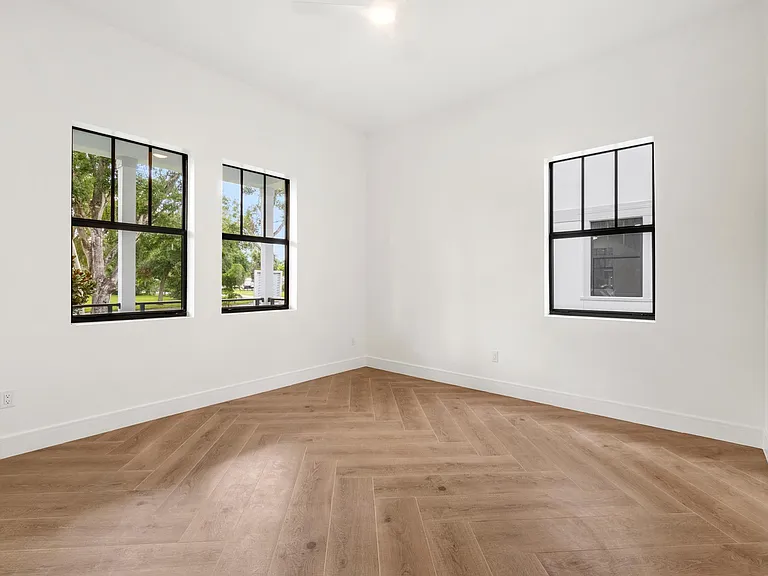 403 Park Blvd — Photo 6