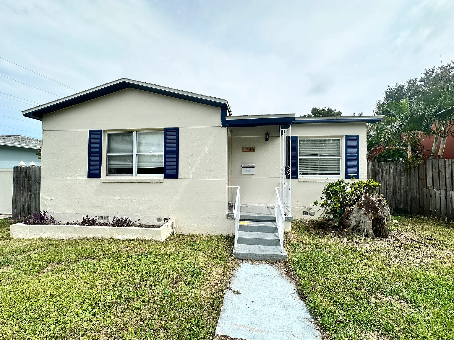 2 bed, 918 sqft, $2,050 — Photo 1