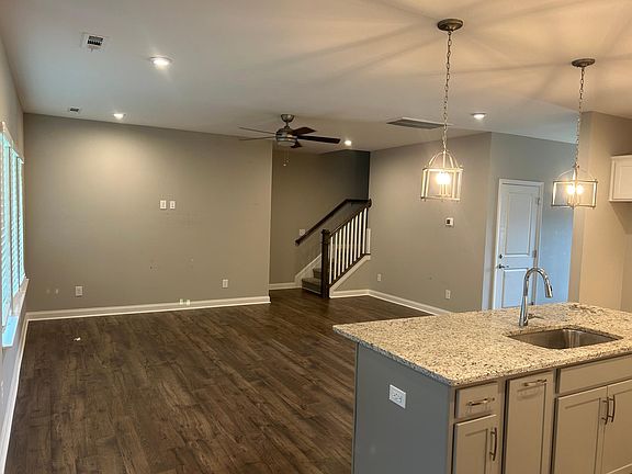 2nd image of 307 Bucklebury Ct