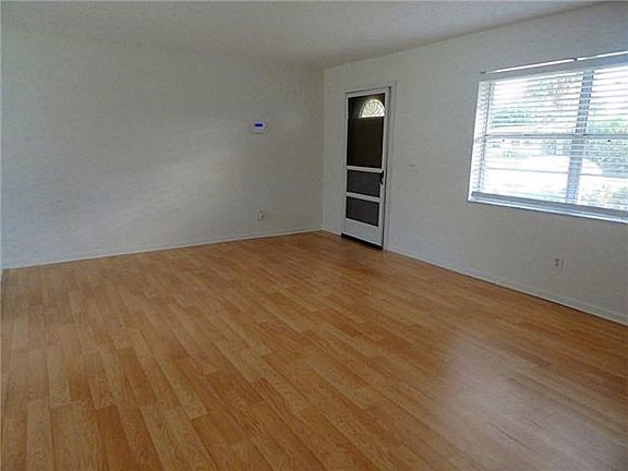 3rd image of 1105 SE Theresa St