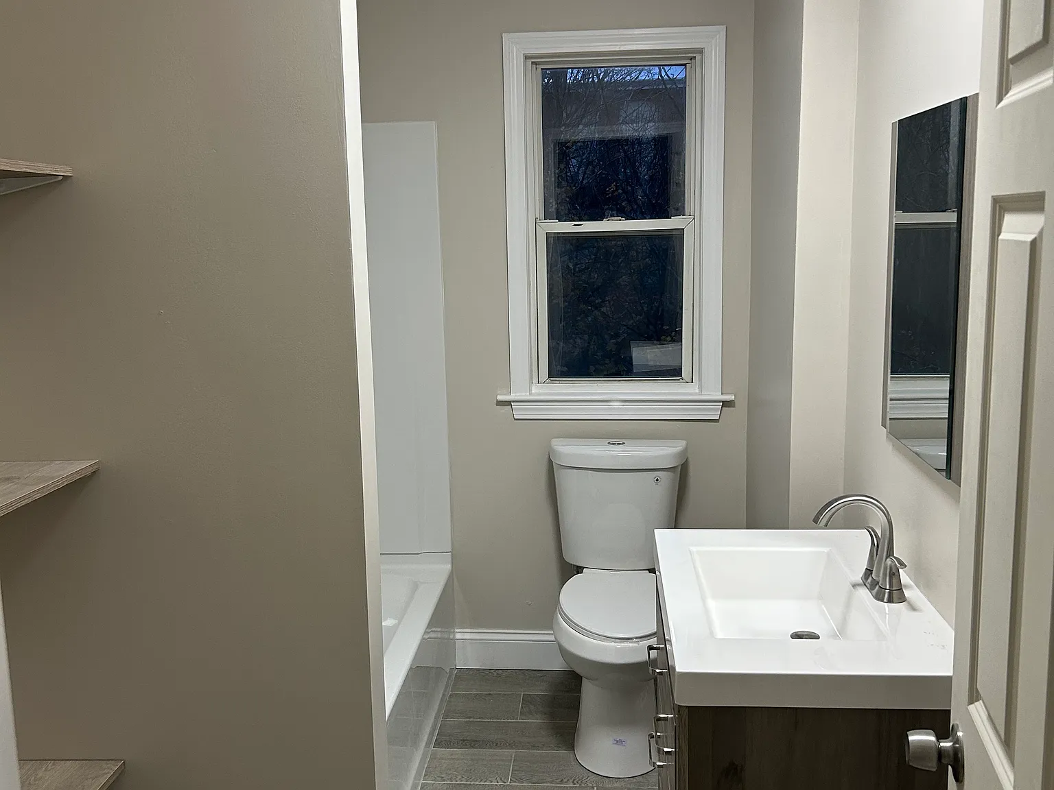 3 bed, 1000 sqft, $1,800 — Photo 2