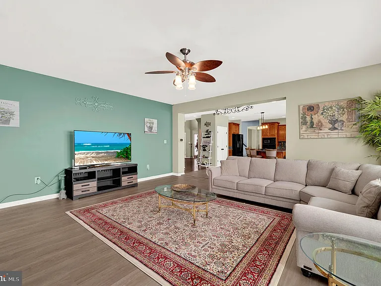 533 Rubens Cir — Photo 11