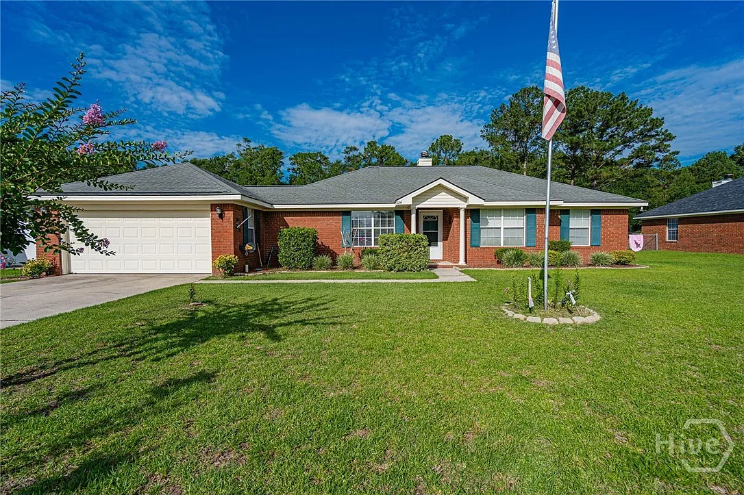 3 bed, 2.0 bath, 1564 sqft, $2,175 — Photo 1
