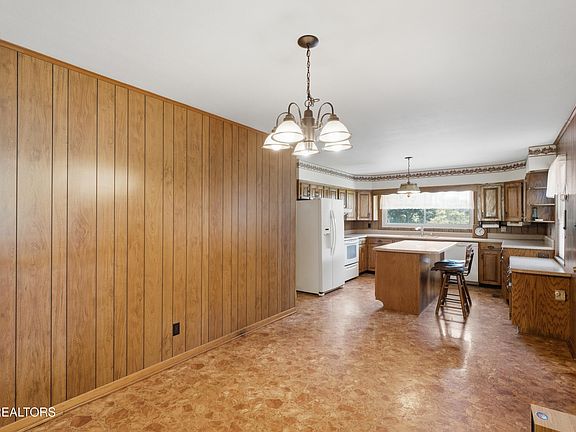 5th image of 415 Woodland Dr