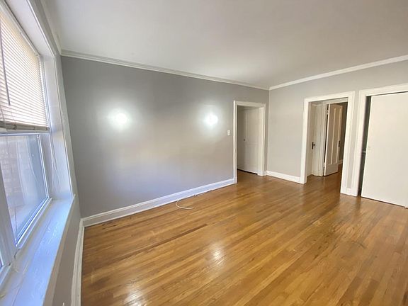 3rd image of 3740 N Pine Grove Ave APT 2W