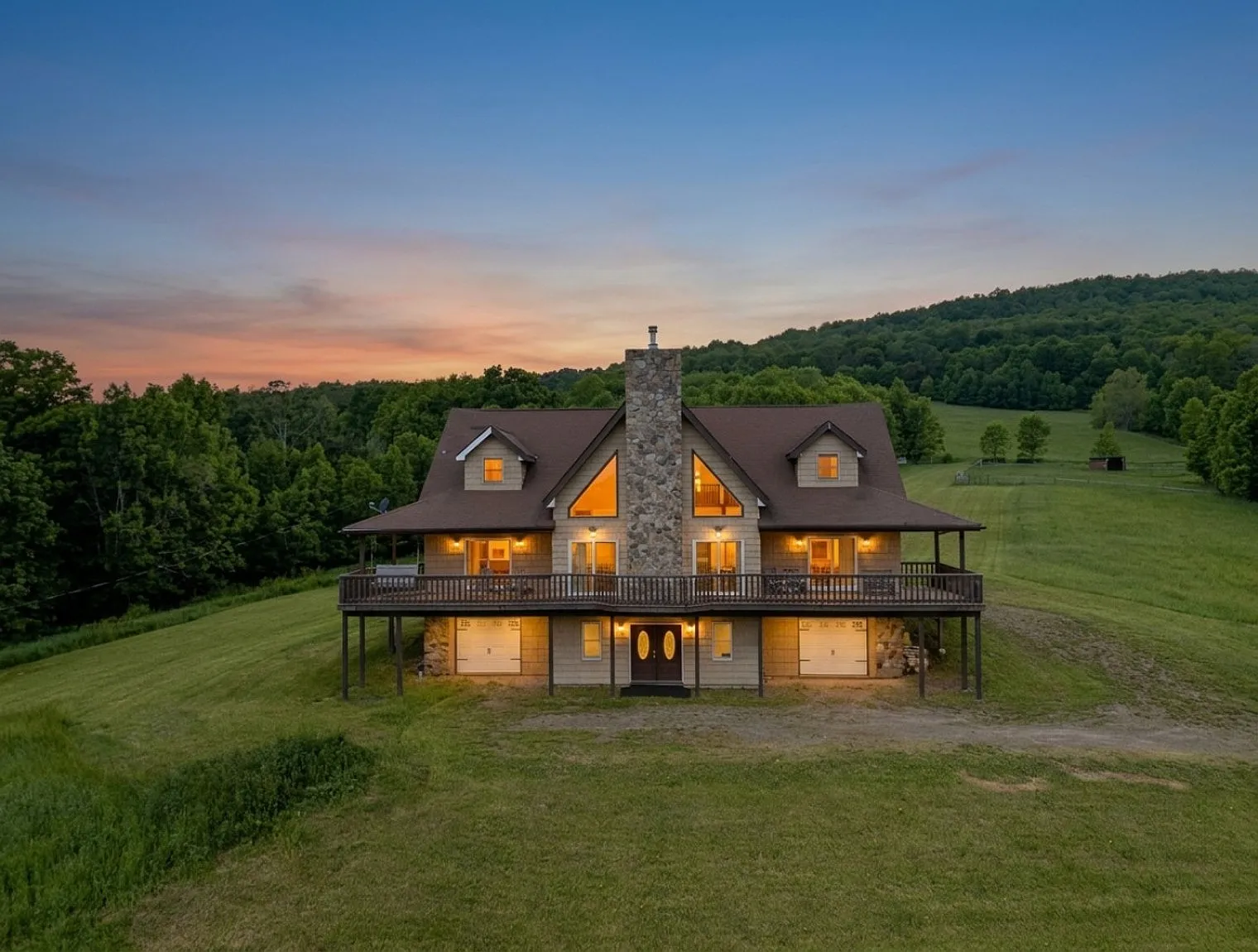 6 bed, 5.0 bath, $13,572 — Photo 2