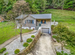 6963 Davis Boone Rd, Boones Mill, VA 24065