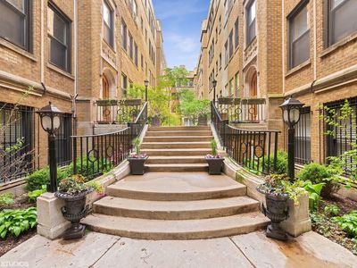 640 W Waveland Ave APT 2F, Chicago, IL, 60613