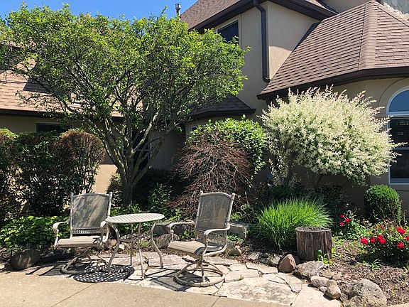4th image of 595 Hidden Creek Dr