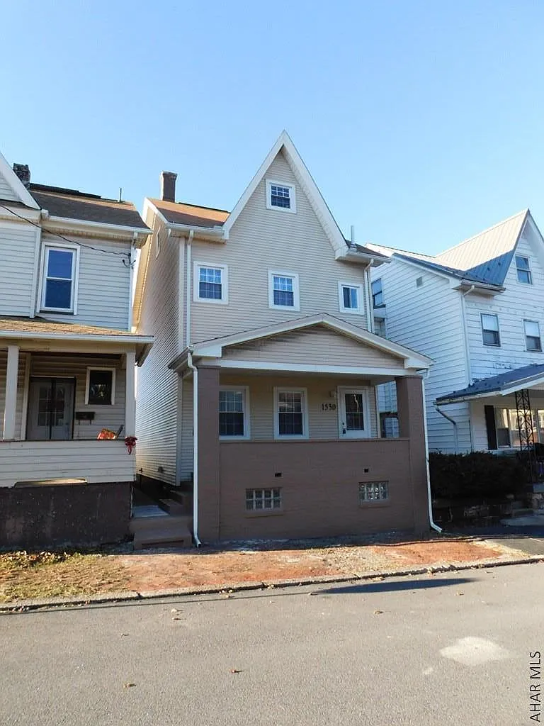 1530 3rd Ave photo 1