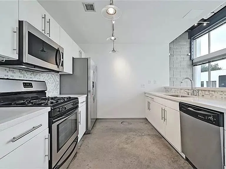 4801 S Congress Ave #F1 — Photo 20