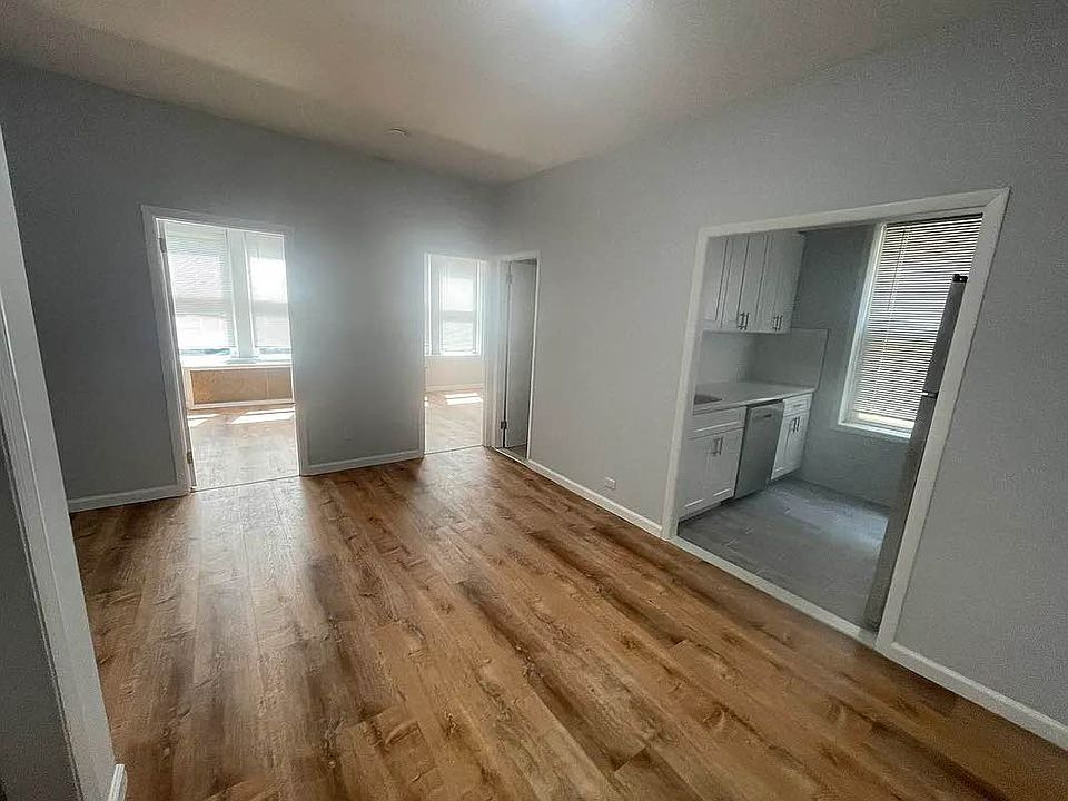 1st image of 2361 28th St APT 1R
