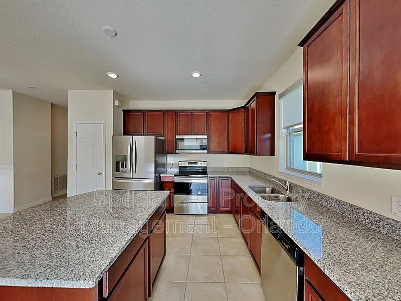 3 bed, 2.0 bath, 1675 sqft, $1,999 — Photo 4