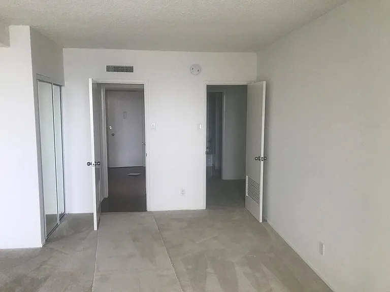Beverly Wilshire Towers — Photo 16