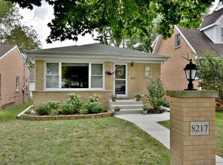 8217 Mango Ave, Morton Grove, IL 60053