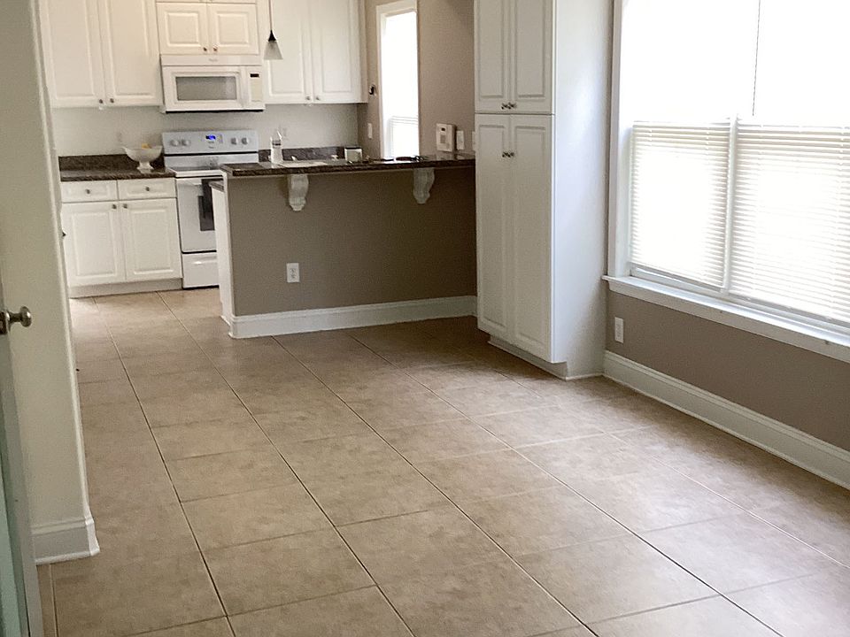 2nd image of 104 Prowler Ln