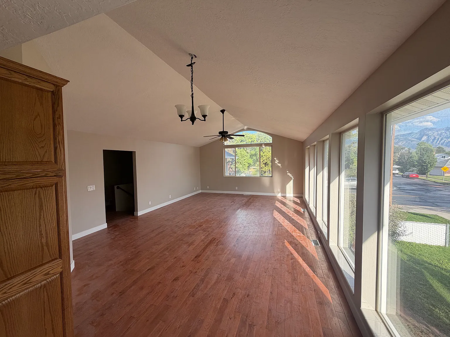 3 bed, 2090 sqft, $3,400 — Photo 3