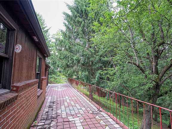 5th image of 652 Camp Meeting Rd