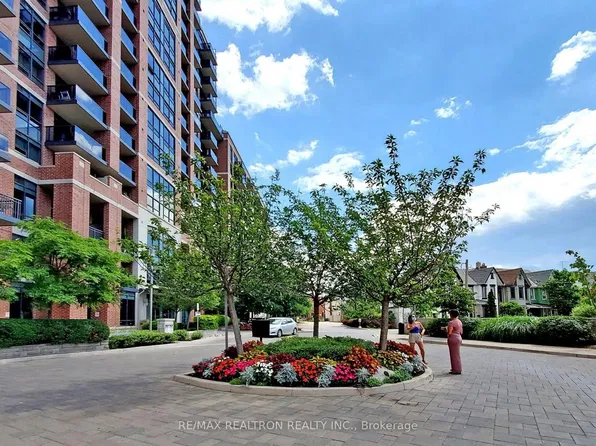 61 Heintzman St #Penthouse 1610, Toronto, ON M6P 5A2