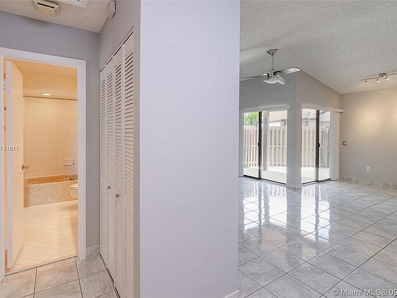 4th image of 15247 SW 46th Lane Grn #71