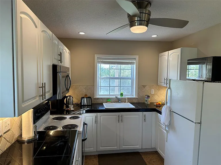 1201 S Flagler Ave — Photo 11