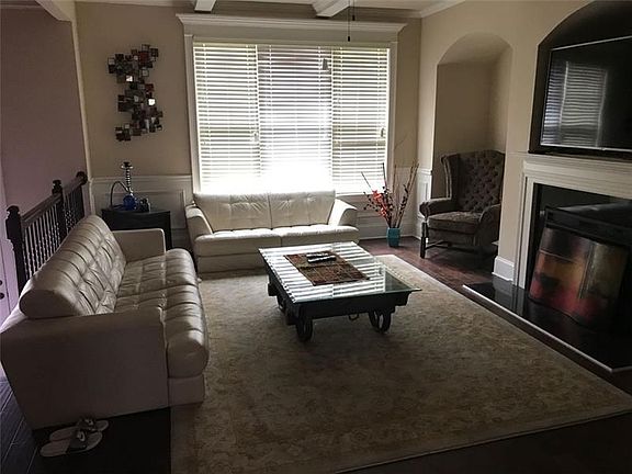 5th image of 450 Jardin Ct #49