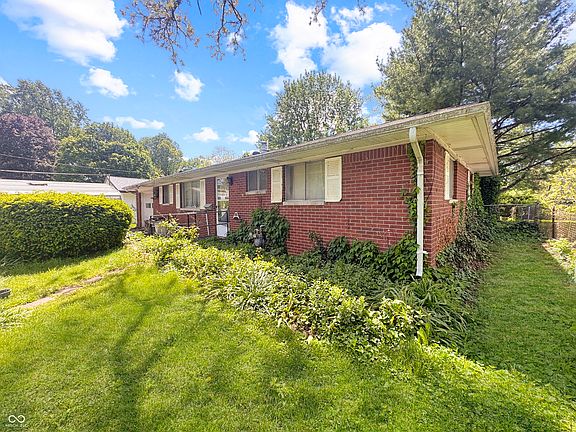 2nd image of 623 N Willow Ln
