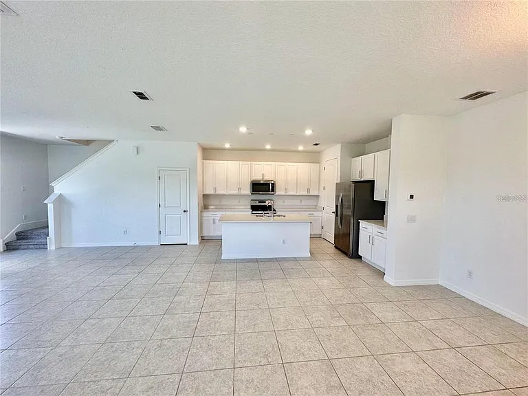 1707 Sanibel Dr — Photo 2