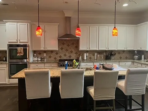 4 bed, 3.5 bath, 3000 sqft, $1,350 — Photo 1