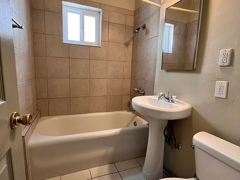 512 N Alexandria Ave — Photo 21