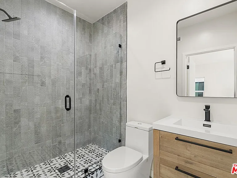 1305 Lucile Ave #5 — Photo 6