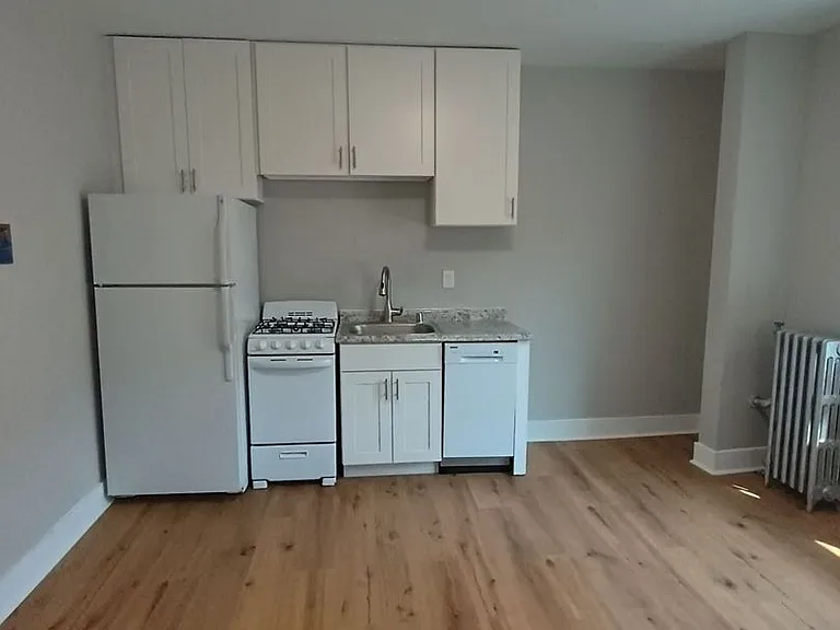 Lower East Side Milwaukee Studio and One bed Apartments- Flexible Lease Terms — Photo 8