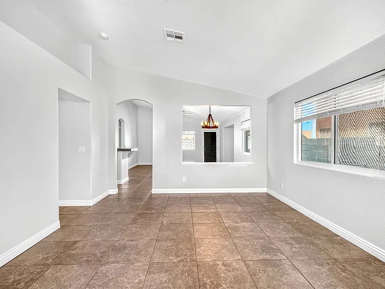 630 Beresford Ave — Photo 9