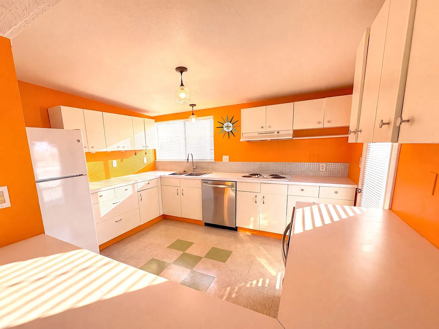 Famous "Caddy Shack" Home! Amazing Mid-Mod in Heart of Las Vegas!! — Photo 4