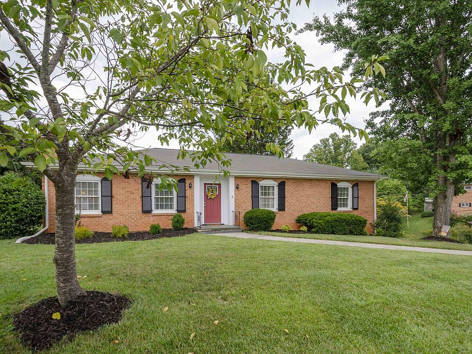 1st image of 4203 Woodridge Dr