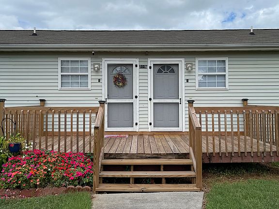 3rd image of 3146 Hammer Ln APT 2