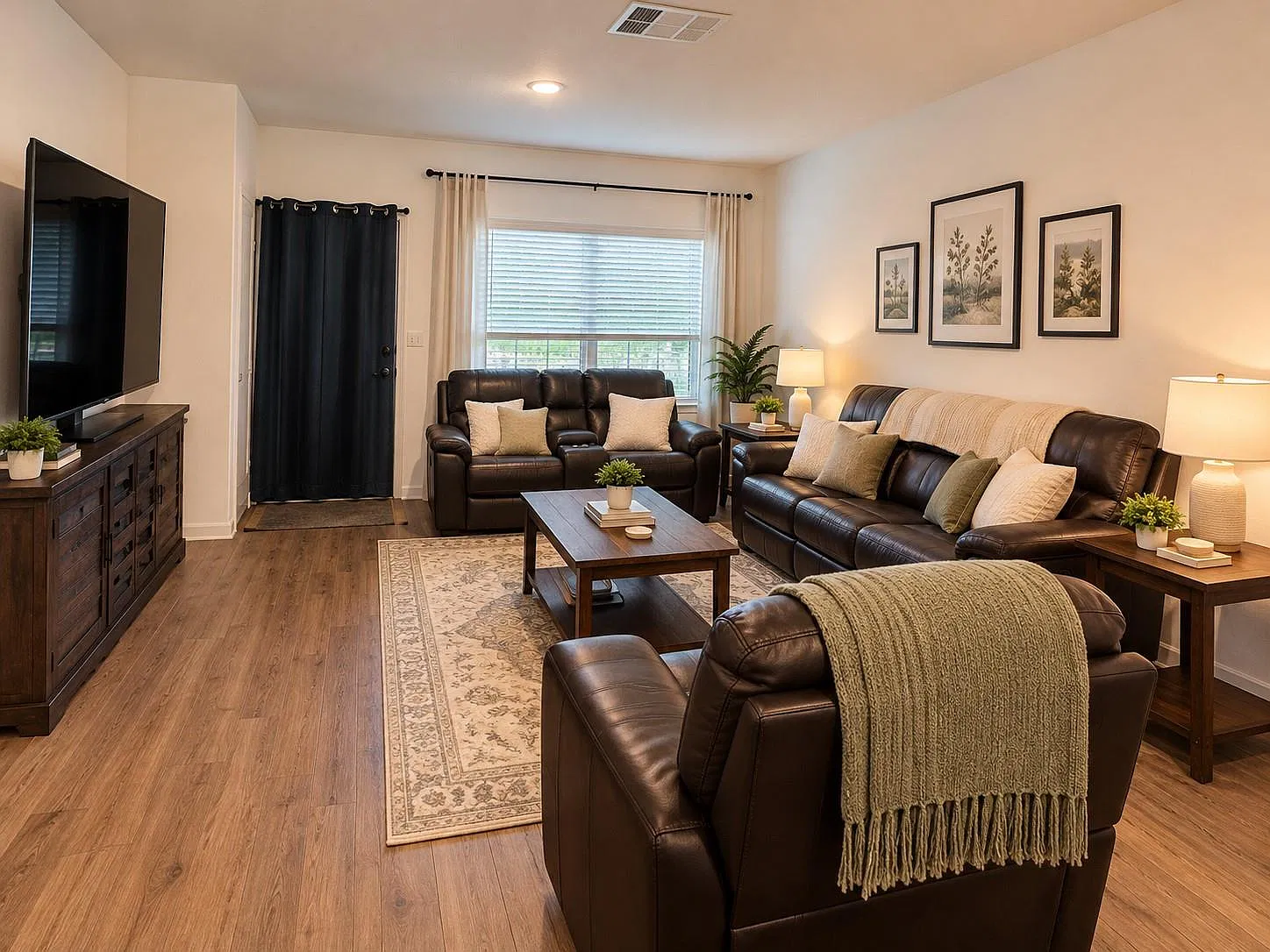 4 bed, 2.5 bath, 2516 sqft, $5,200 — Photo 4
