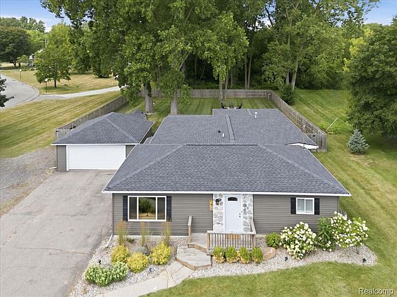 3rd image of 1475 N Irish Rd