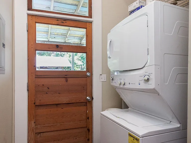 643 Maximillian St — Photo 11