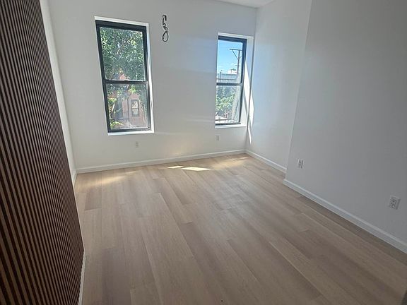 4th image of 1691 Linden St Floor 1